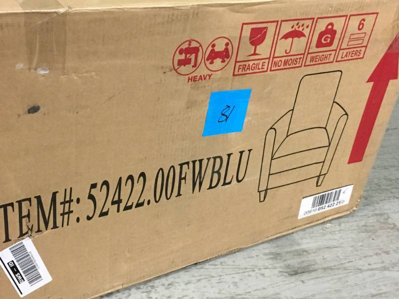 52422.00FWBLU Omicron Club Recliner - in like new condition