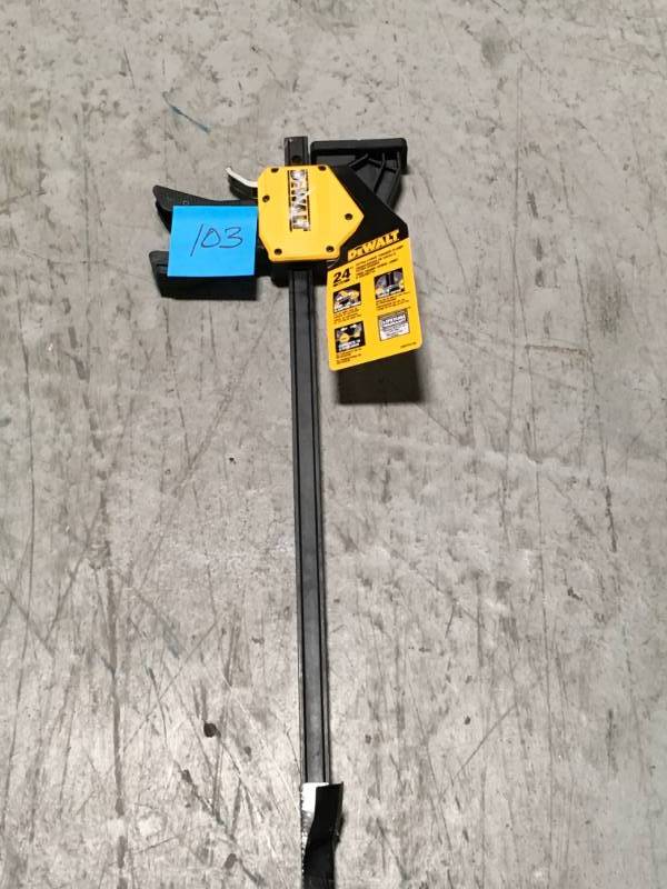 DEWALT 24 in. 600 lb. Trigger Clamp w3.75 in. Throat Depth  in like new condition