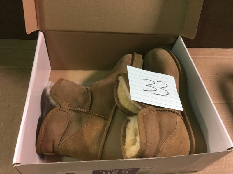 lot 33 image: Kirkland Signature Ladies Shearling Short Wedge Boot - Chestnut - Size 8 not used