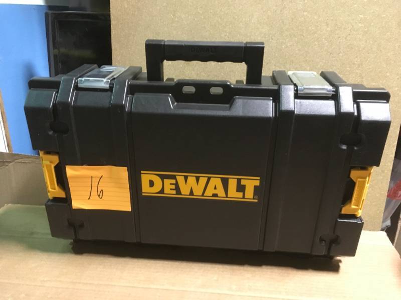 DEWALT ToughSystem DS130 22 in. Tool Box  in like new condition