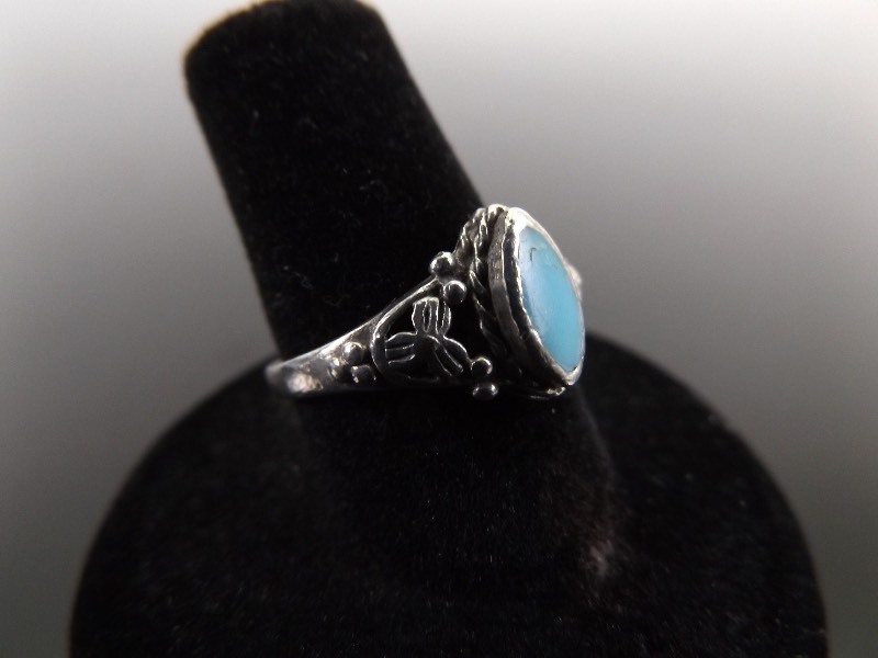 lot 5 image: .925 Sterling Silver Turquoise Cabochon Ring Size 7