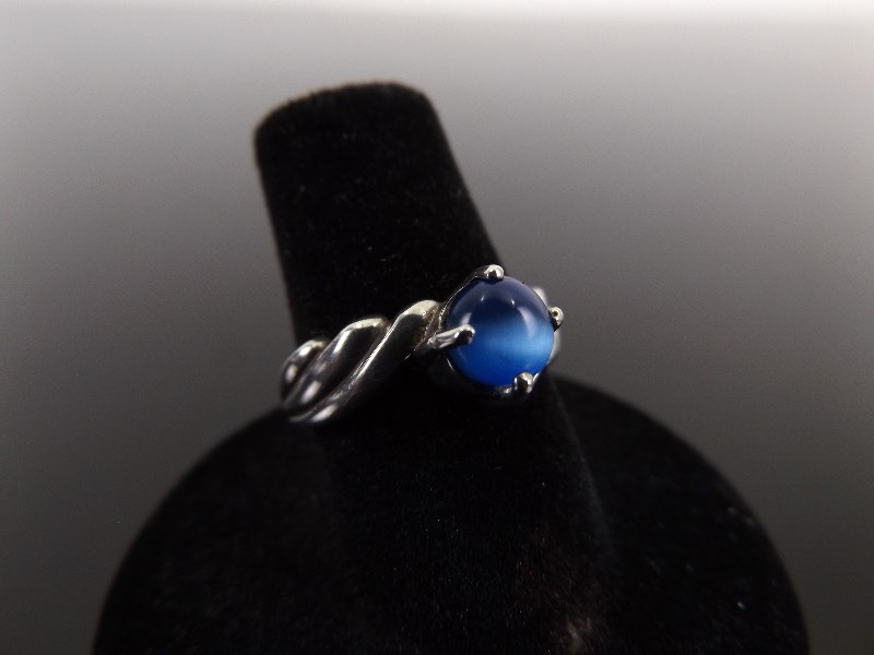 lot 7 image: .925 Sterling Silver Blue Chrysoberyl Cats Eye Ring Size 6