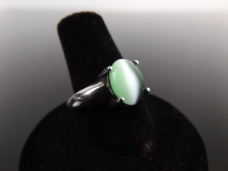 lot 12 image: .925 Sterling Silver Green Chrysoberyl Cats Eye Ring Size 9.25
