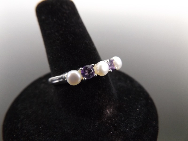 lot 17 image: .925 Sterling Silver Faceted Amethyst and Cultured Pearl Ring Size 8.25