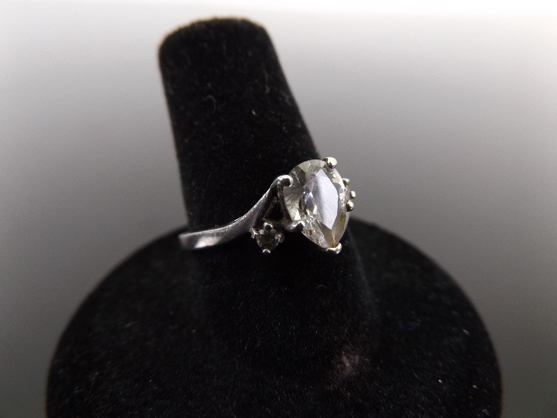 lot 26 image: .925 Sterling Silver Pear Cut Crystal Ring Size 7.25