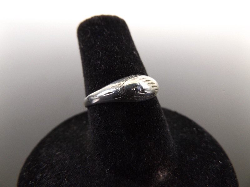 lot 31 image: .925 Sterling Silver Etched Dome Ring Size 6.5