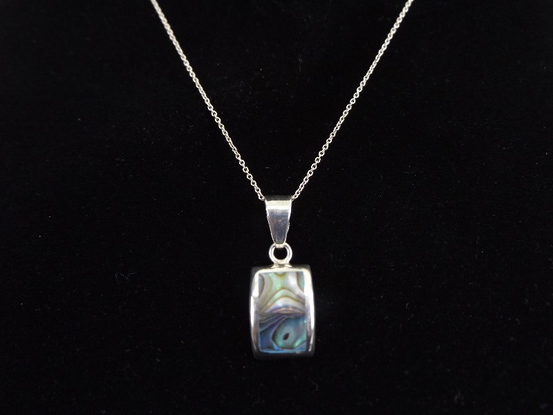 lot 41 image: .925 Sterling Silver Inlayed Shell Pendant Necklace