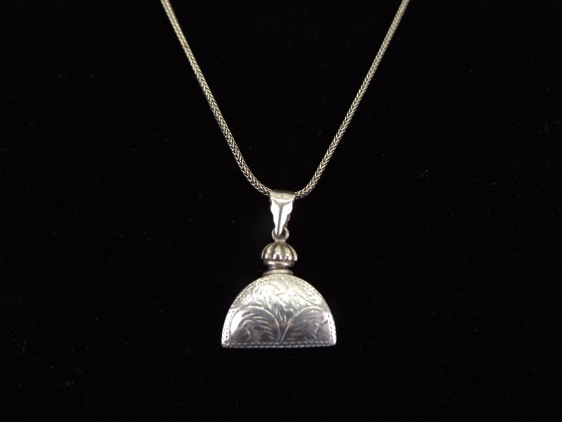lot 55 image: .925 Sterling Silver Perfume Bottle Pendant Necklace