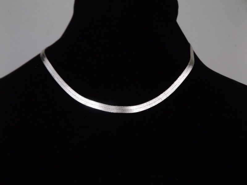 lot 57 image: .925 Sterling Silver 4.5mm Herring Bone Necklace