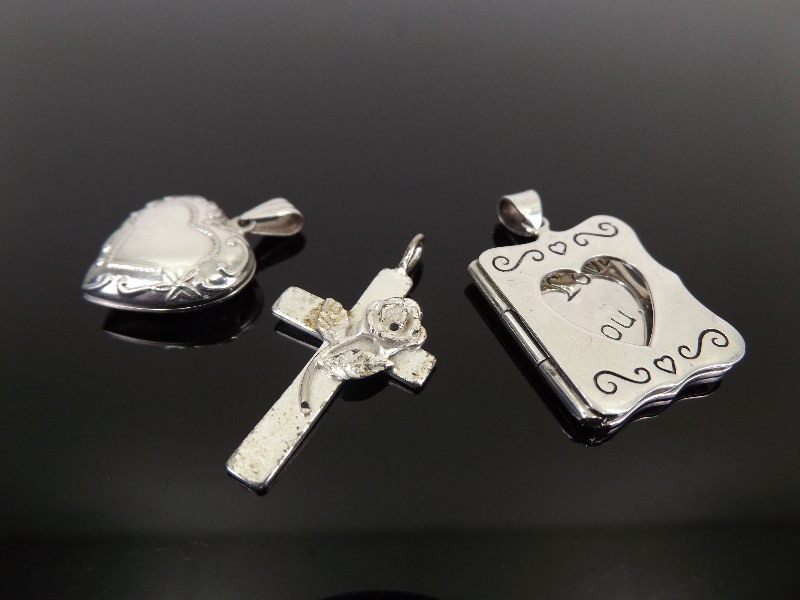 lot 60 image: 3 - .925 Sterling Silver Pendants