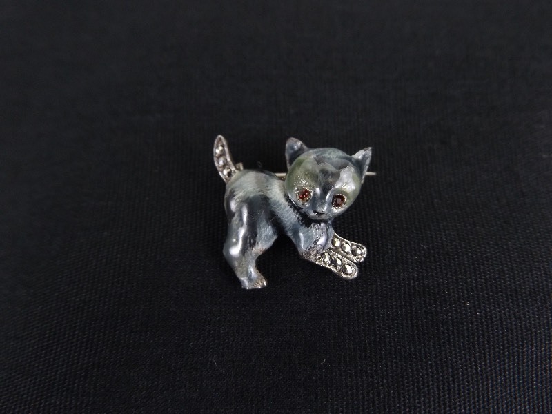 lot 75 image: .925 Sterling Silver Enamel KittenCat Brooch