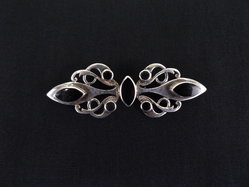 lot 77 image: .925 Sterling Silver Art Nouveau Black Onyx Brooch