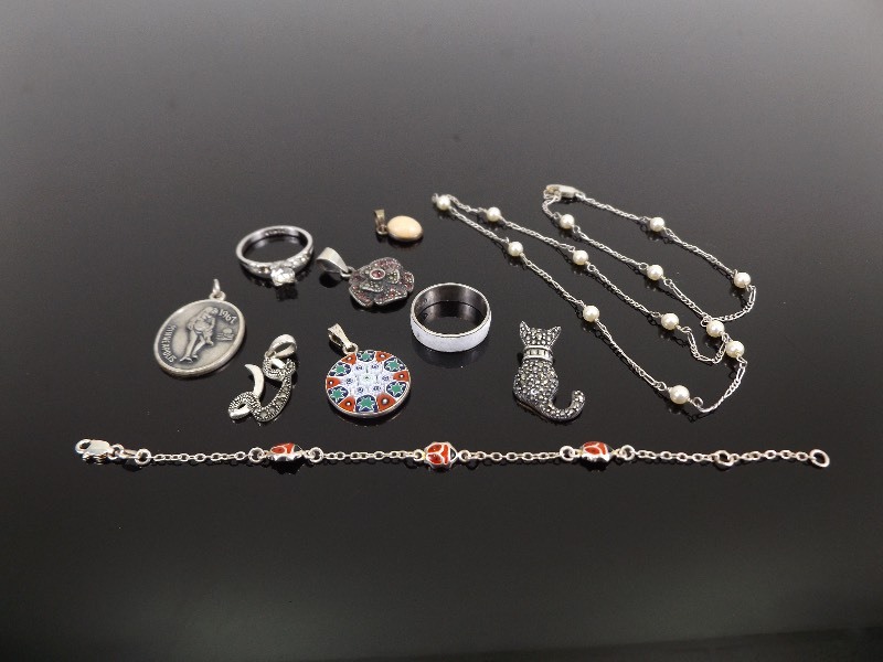 lot 100 image: Lot of Misc. .925 Sterling Silver Jewelry