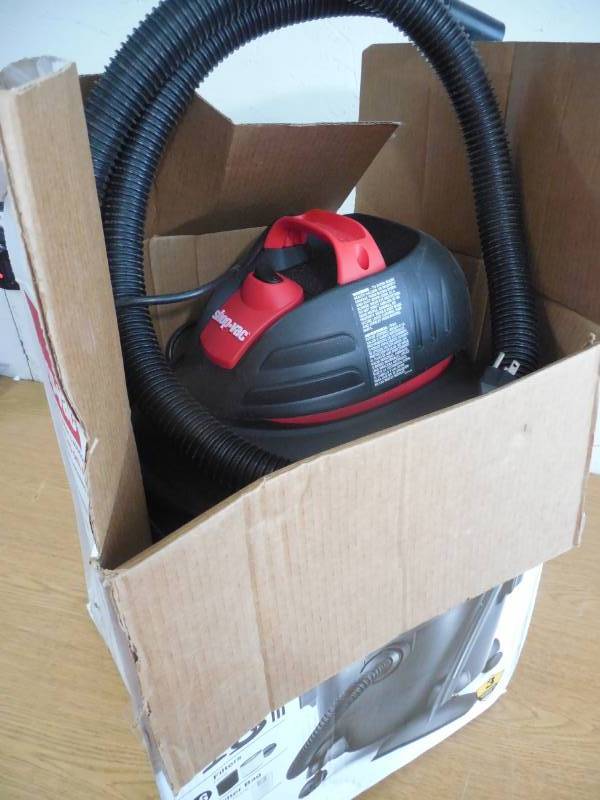 lot 23 image: Shop-Vac 6-Gallon 3.5-HP Shop Vacuum