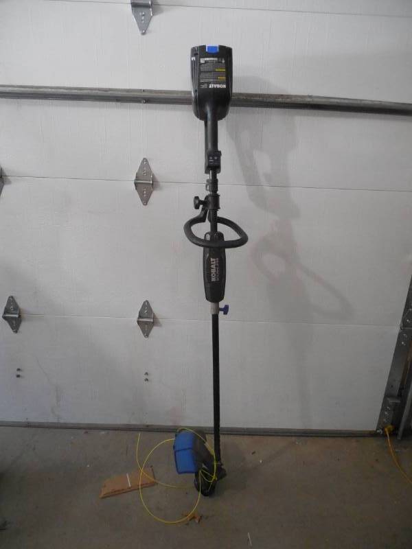 lot 27 image: Kobalt 80-Volt Max 16-in Straight Attachment Compatible Cordless String Trimmer
