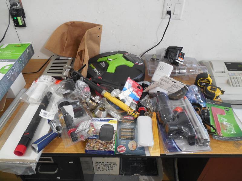 lot 50 image: ASSORTED BOX LOT OF HANDYMAN ITEMS & TOOLS