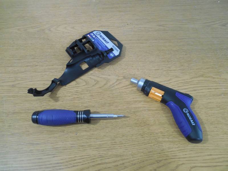 lot 57 image: Kobalt  Magnetic Ratcheting Multi-Bit Screwdriver Set