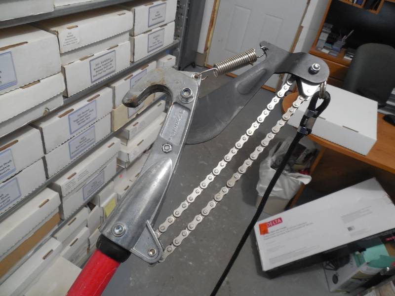 lot 65 image: Corona 16-ft Fiberglass Pass-thru Pole Pruner
