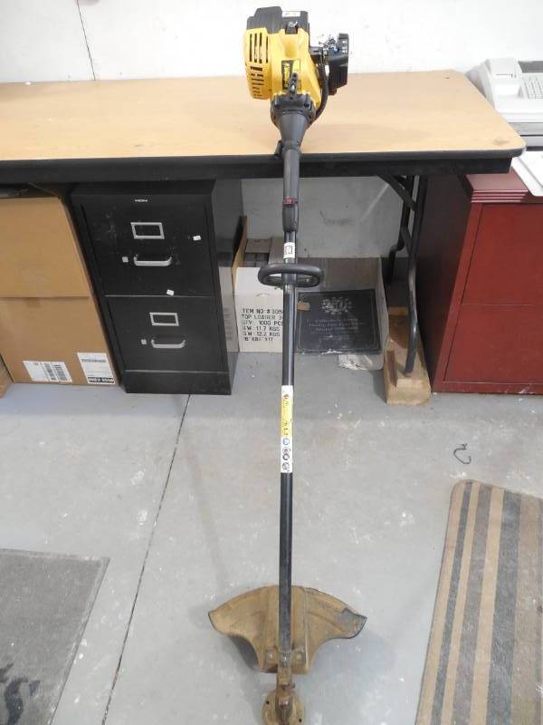 lot 77 image: Bolens 25-cc 2-cycle BL160 16-in Straight Shaft Gas String Trimmer