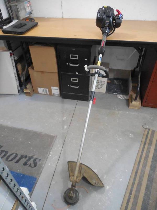 lot 79 image: Troy-Bilt XP XP 27-cc 2-cycle 18-in Trimmer Plus Attachment Compatible Straight Shaft Gas String Trimmer
