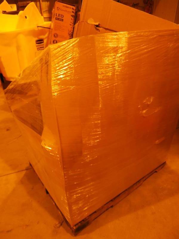 lot 83 image: PALLET LOT OF STORE RETURNS