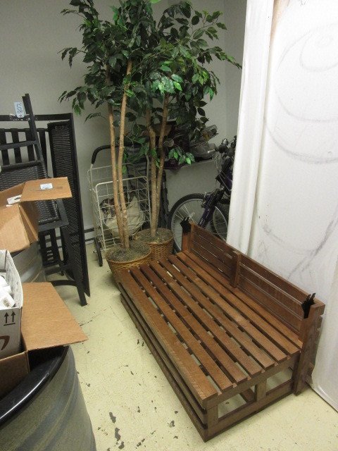 BENCH   ARTIFICIAL TREES