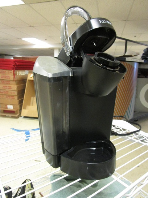 KEURIG COFFEE MAKER