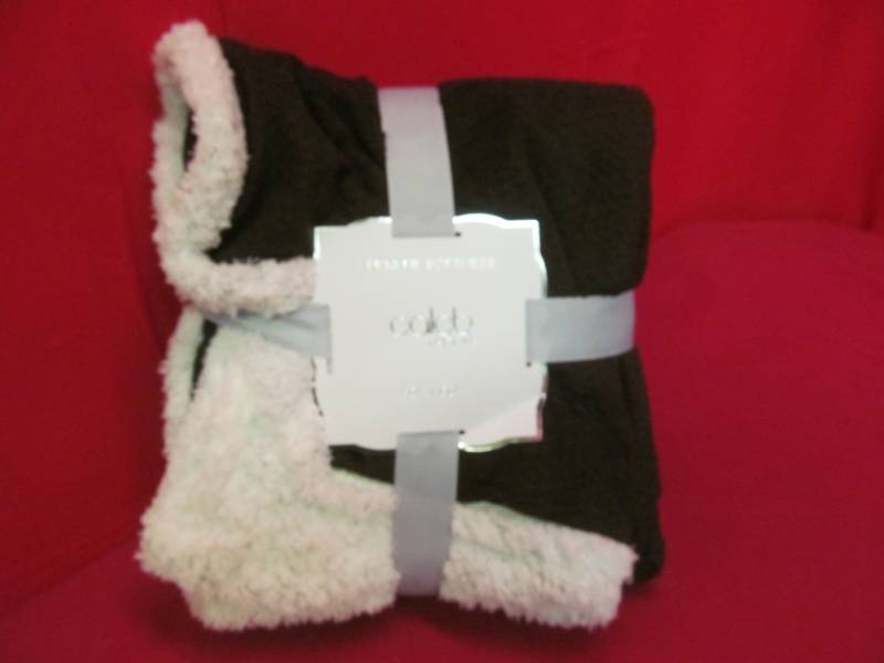 lot 40 image: Caleb throw