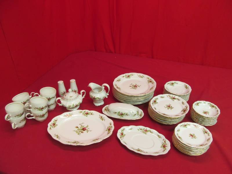 lot 45 image: Traditions fine China set
