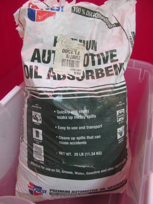 lot 54 image: premium auto oil absorbent