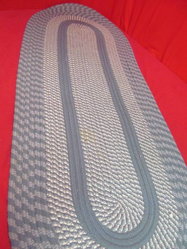 lot 64 image: runner rug