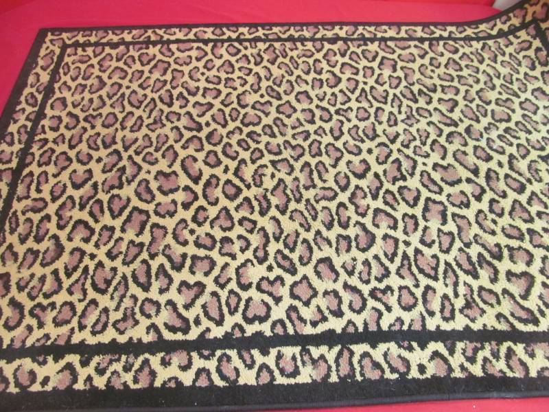 lot 65 image: area rug
