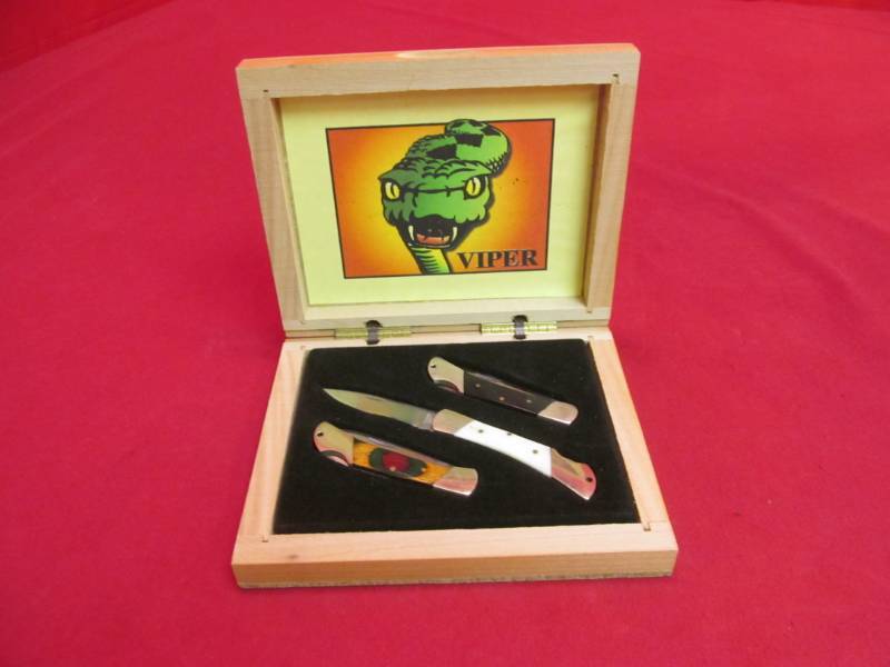 lot 71 image: Viper knife