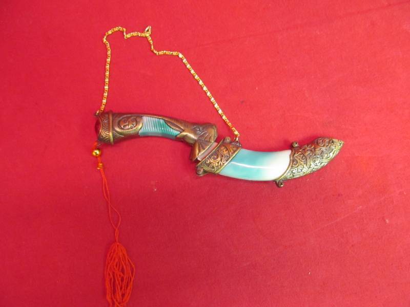 lot 73 image: elephant dagger