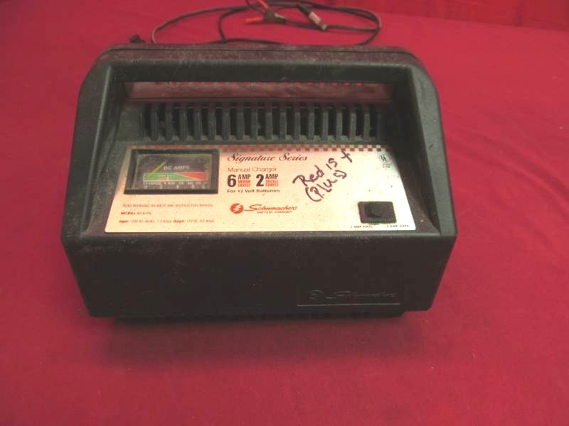 lot 115 image: Schumacher battery charger