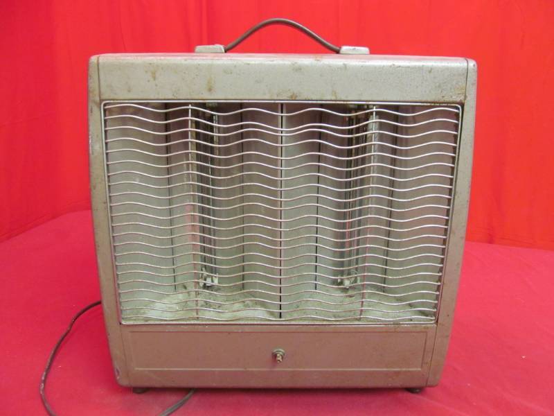 lot 120 image: vintage Toastmaster heater