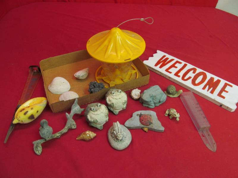 lot 128 image: yard dcor