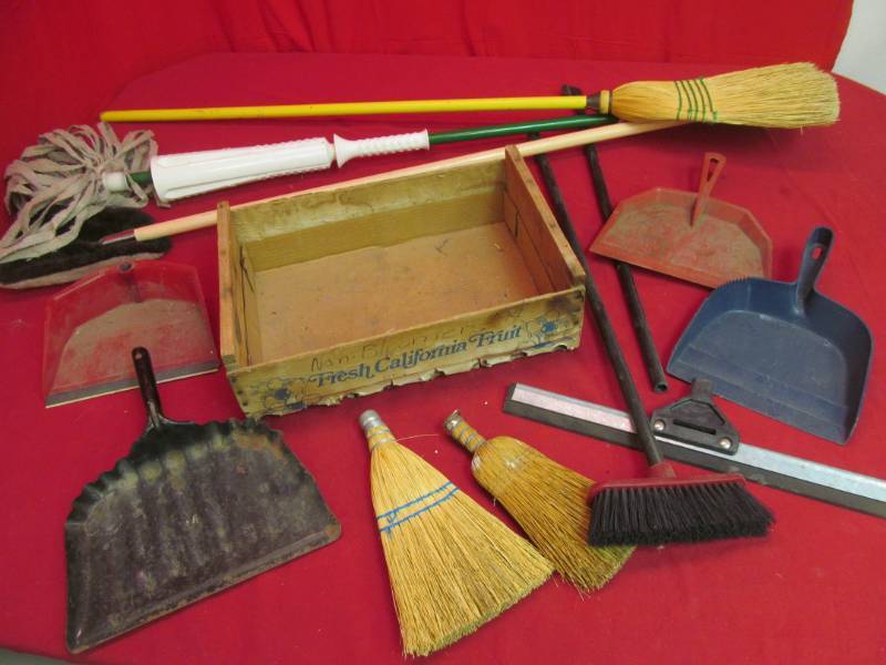 lot 144 image: cleaning tools