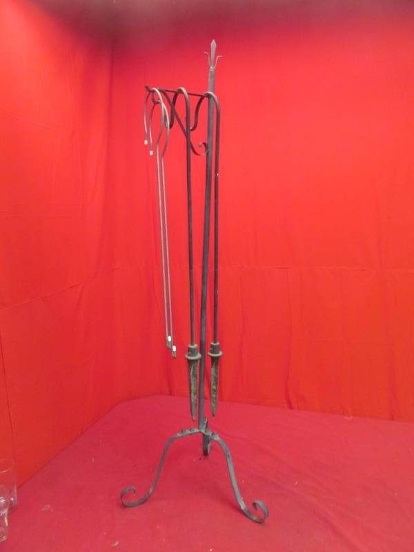 lot 146 image: plant holder, hooks