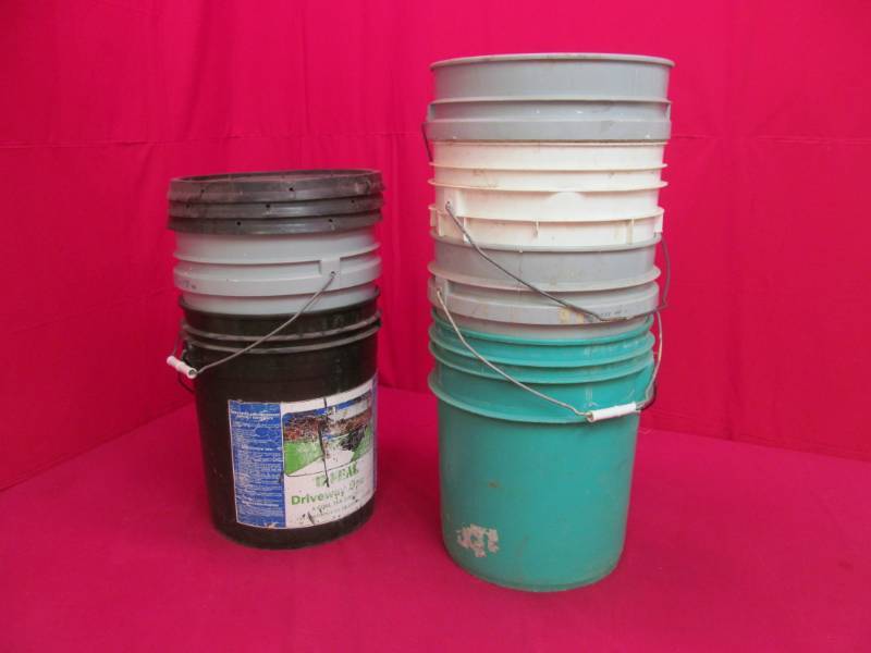 lot 147 image: buckets