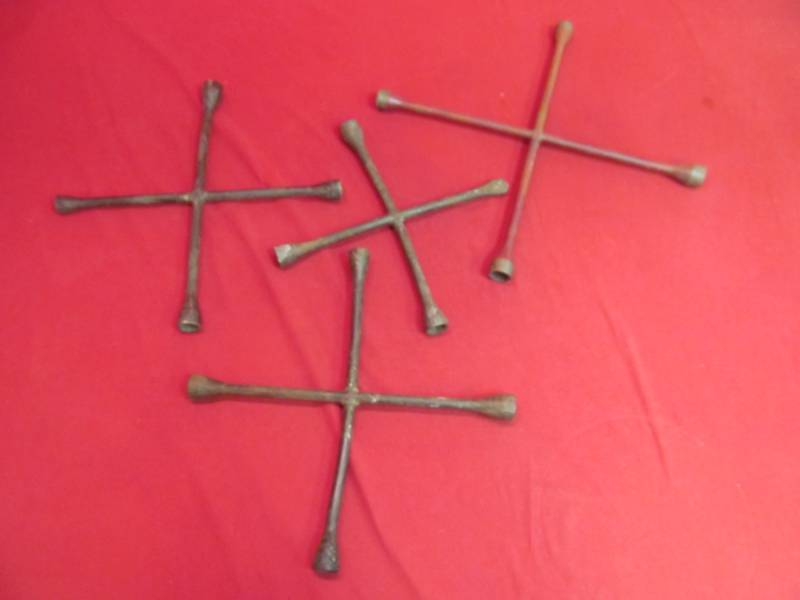 lot 148 image: tire irons