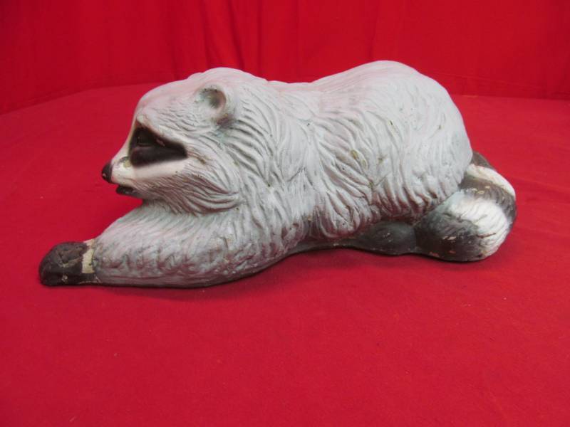 lot 154 image: yard dcor