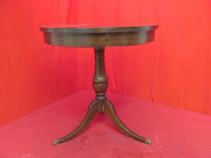 lot 221 image: Antique table