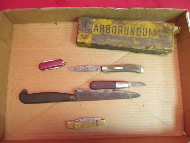 lot 231 image: vintage pocket knives