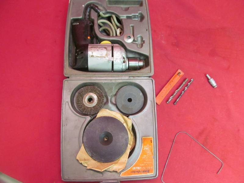 lot 251 image: Black n Decker drill