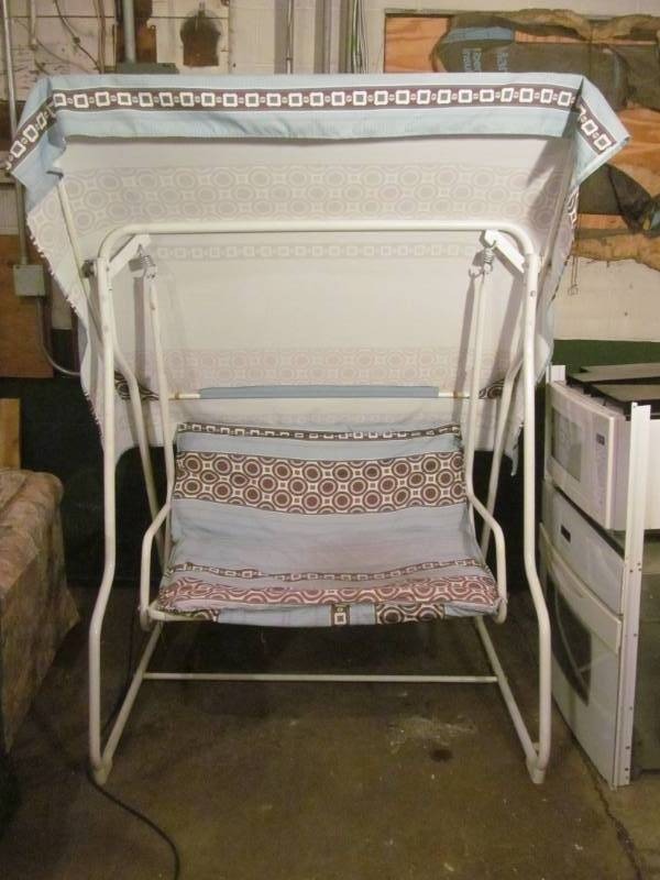 lot 257 image: patio swing