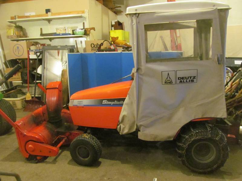 lot 263 image: Simplicity Hydro Broadmoor 14v Twin riding mower