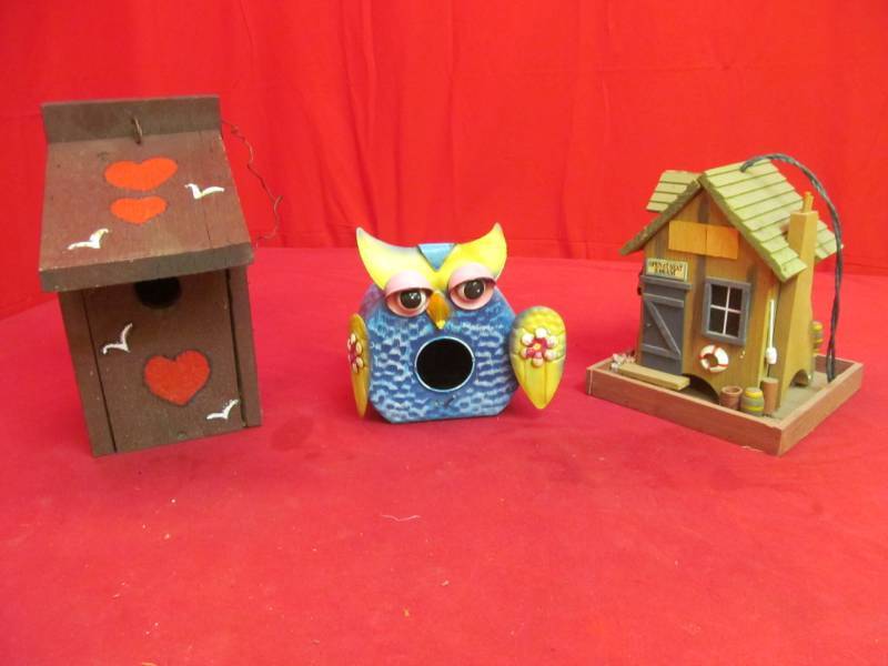 lot 290 image: bird houses