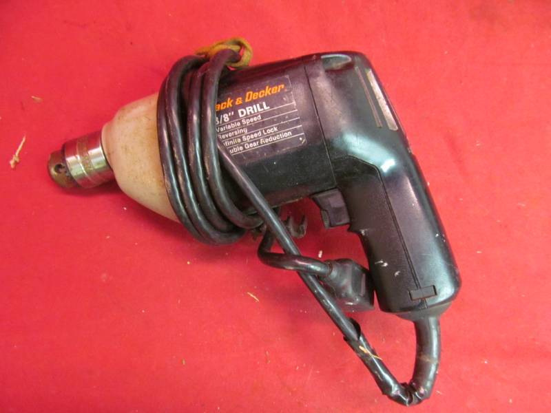lot 297 image: Black N Decker drill