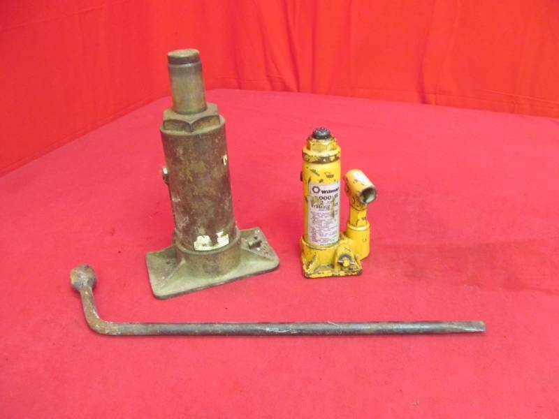lot 301 image: jacks ,tire iron